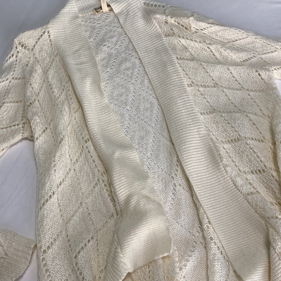 Women’s Sweater Medium - Picture 2 of 4